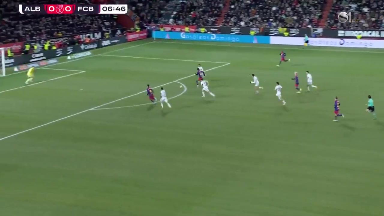 [有道理嘛?]辣眼睛！拉什福德单刀射门直接给对方解围了