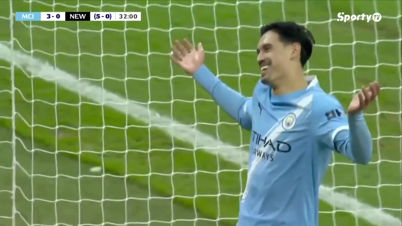 [纽卡斯尔联]曼城半场3-0纽卡！纽卡解围不远，赖因德斯跟进