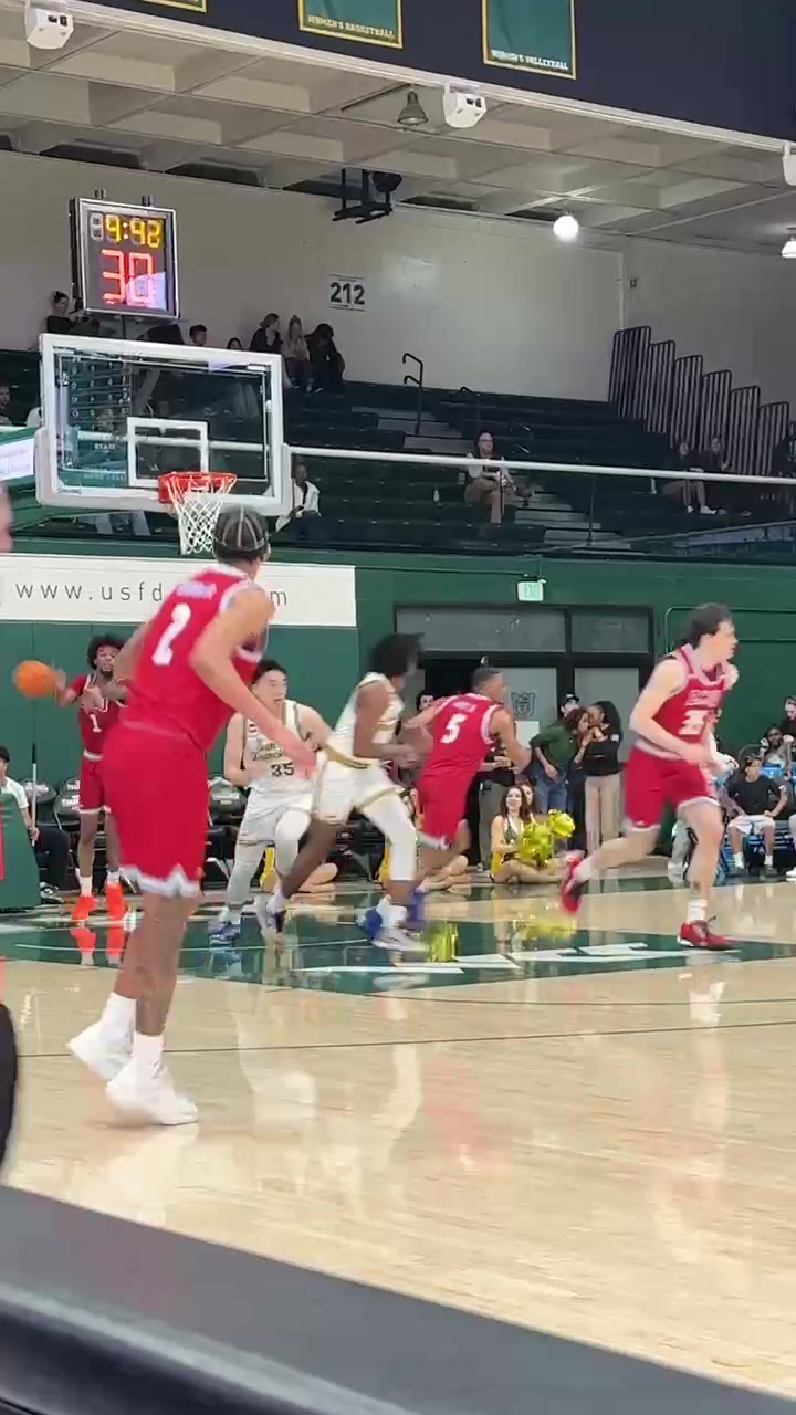 [CBA]打得十➡️分强硬！王俊杰背打跳步顶开防守，上篮轻取