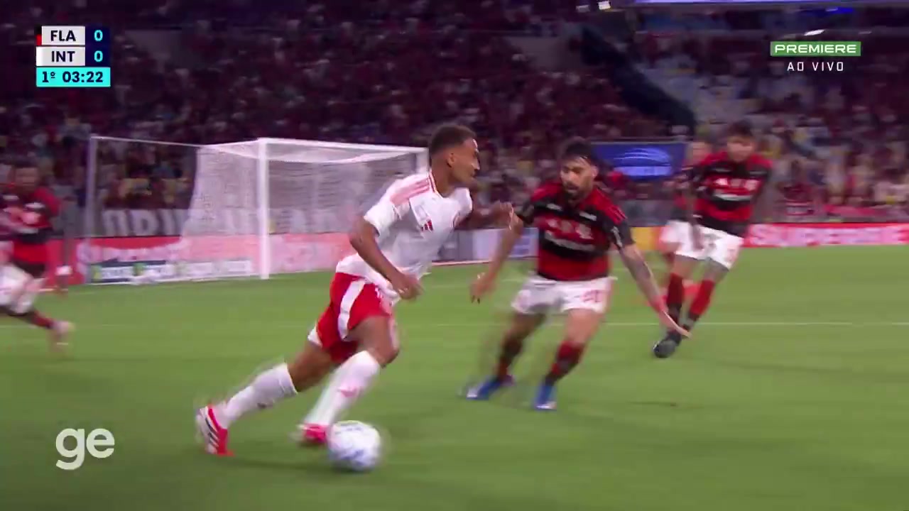 【你怎么看？】帕奎塔回归巴甲首秀中仅用了4分钟就领到黄牌，动