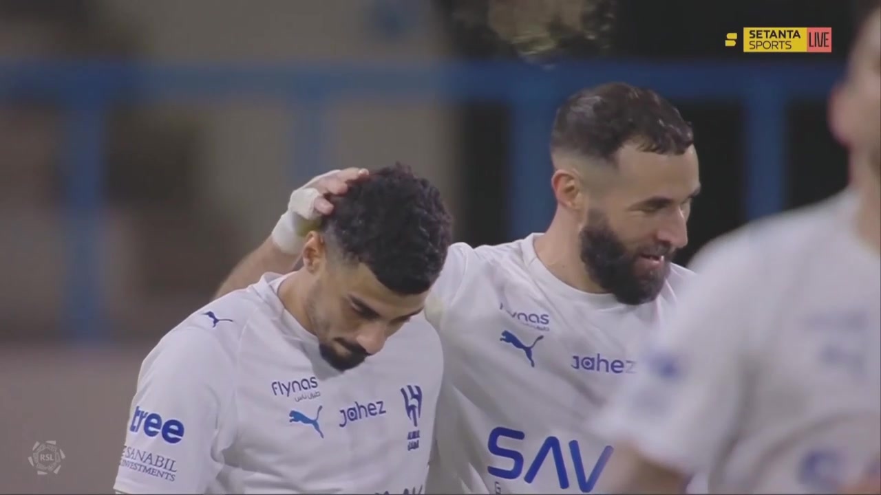 新月首秀戴帽！本泽马门前抢点破门上演帽子戏法！