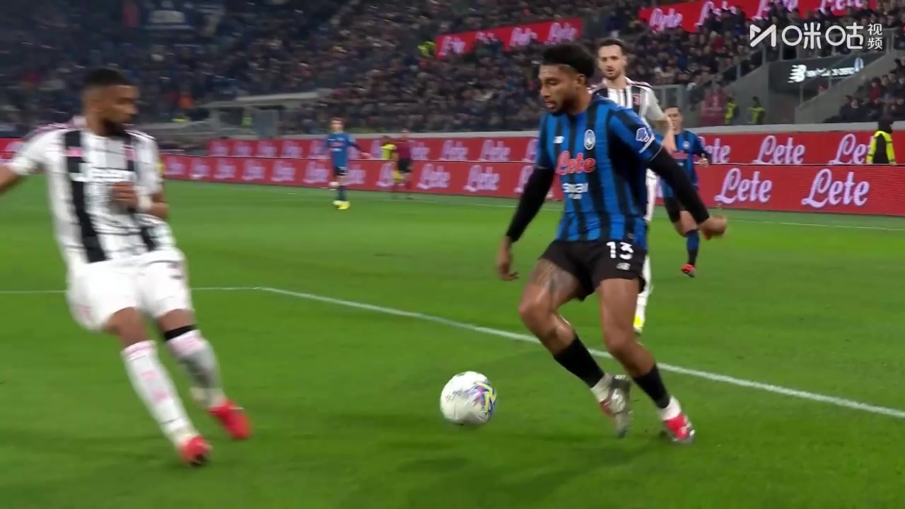 尤文0-1落后！布雷默禁区内手球送点，斯卡马卡点射命中！