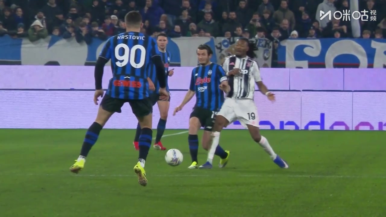 尤文传球失误被断！亚特兰大反击苏莱马纳包抄推射破门！