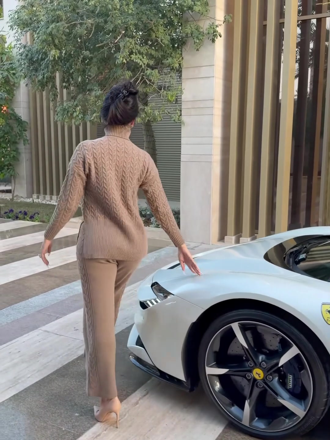 【精彩瞬间】乔治娜背面轮⬅️廓就⬆️像我们学校➡️校长，但白