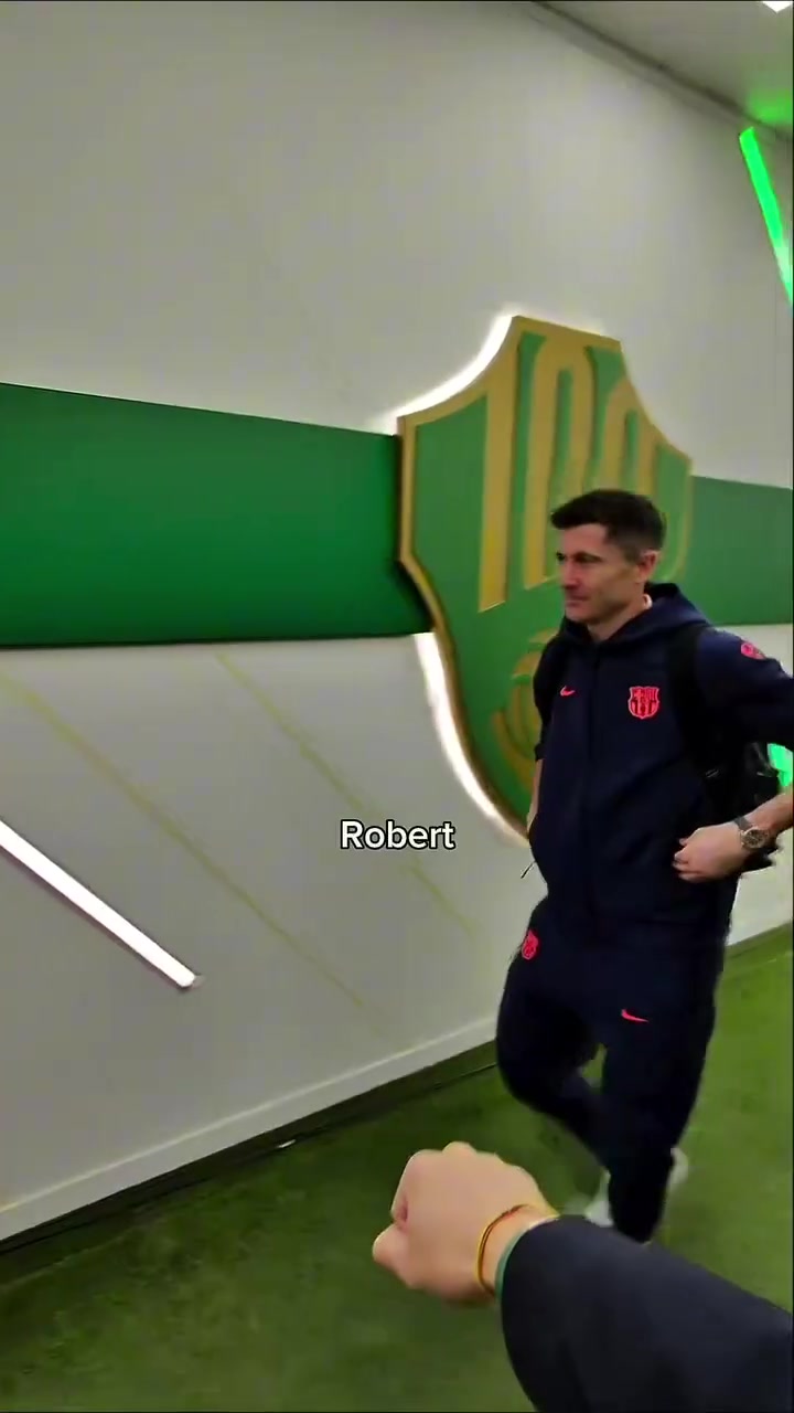 [视频/集锦]德容不吃糖！当你给巴萨球员挨个发棒棒糖……