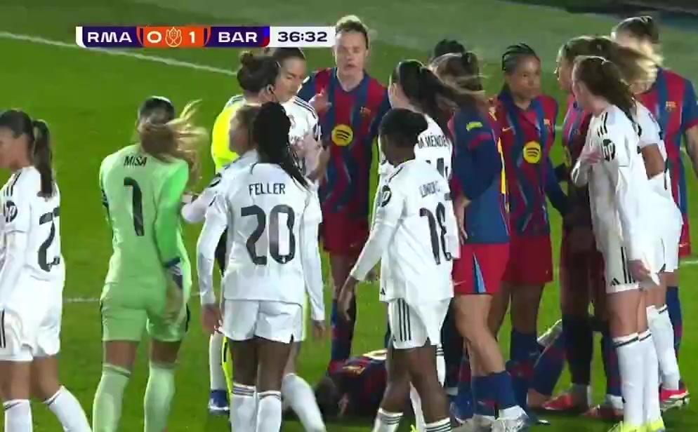 巴萨女足偷袭失败+倒地引来和皇马女足球员冲突