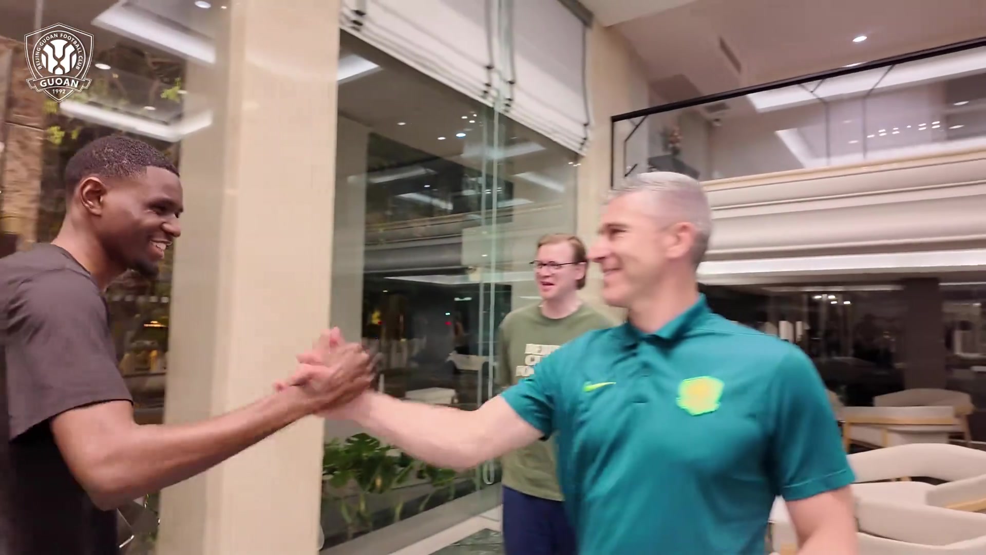  【精彩剪辑】再添强力攻击手！来看国安官博晒视频：欢迎新外援恩科洛洛