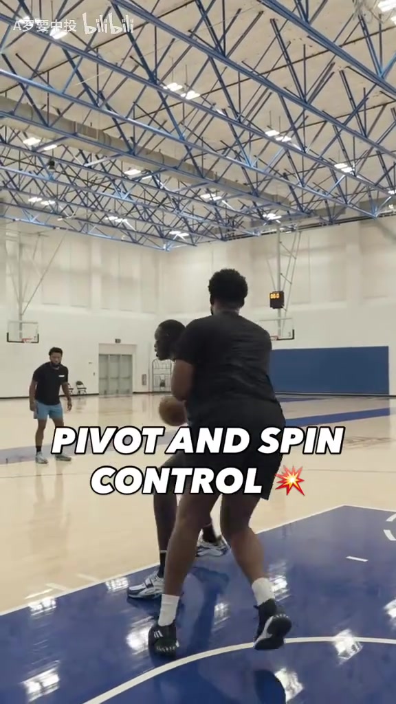 【体育头条】杨瀚森的好兄弟！马卢阿奇的内线脚步训练！咋感觉有