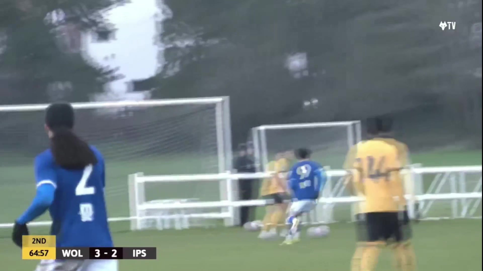 漂亮！徐彬轻松摆脱两名对手的逼抢