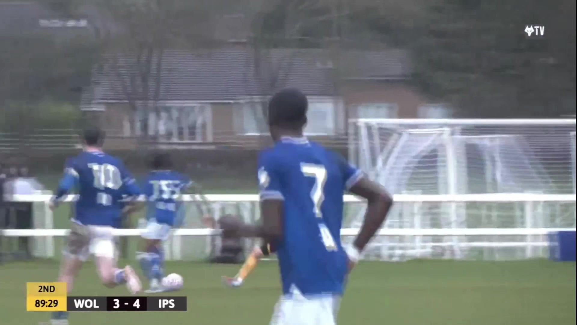 黄牌警告！徐彬接球后趟大铲翻对手染黄