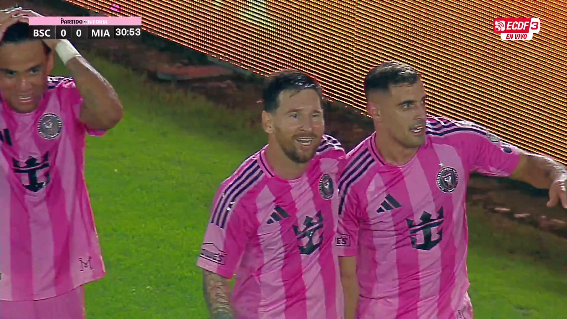 [今日赛事影像]状态炸裂梅西中圈突破连过两人，随后一➡️条龙