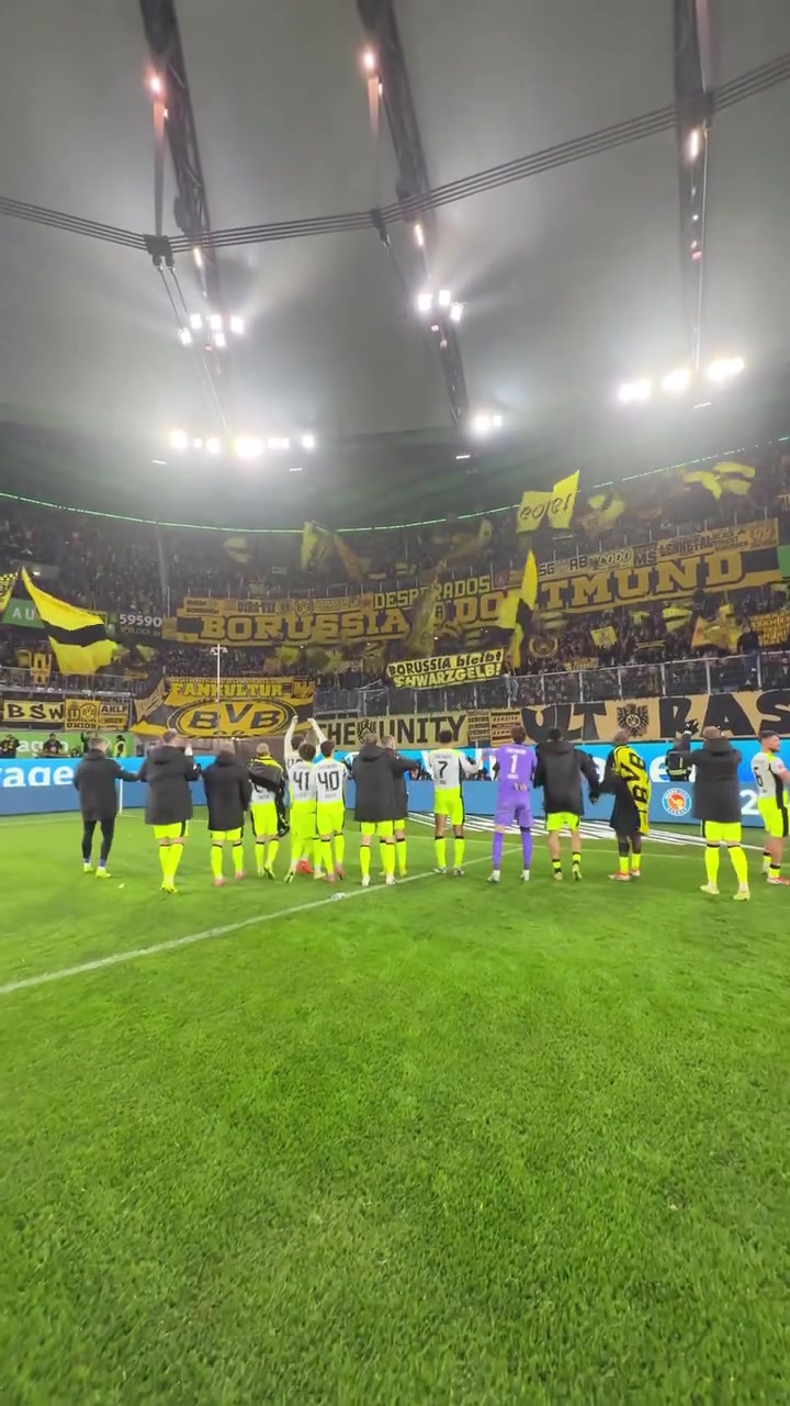 [足球]客场惊险战胜狼堡！多特蒙德赛后球迷互动环节！