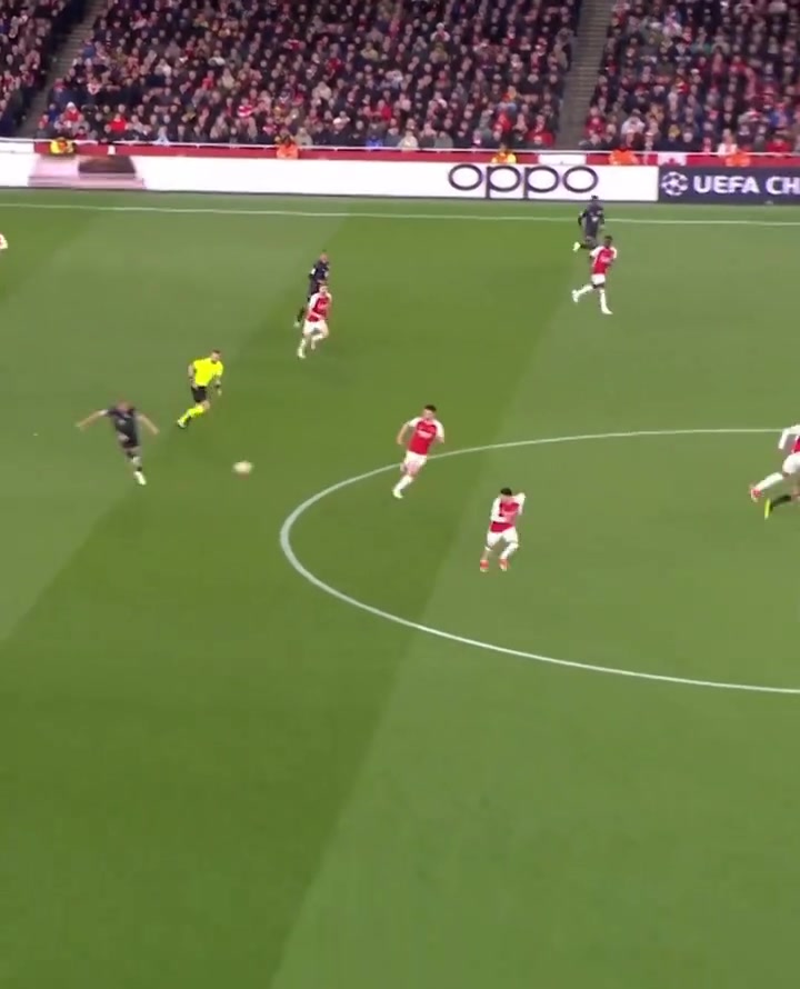 [拜仁慕尼黑]凯恩中后场发牌大赏！这传球功力，年纪大了踢个中