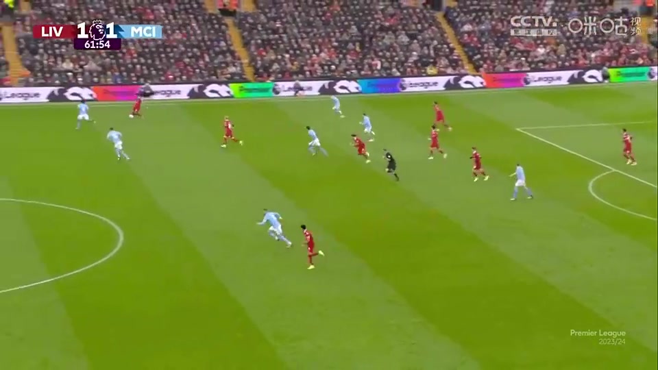 [你怎么看？]名场面！迪亚斯对阵曼城错失超级大单刀，詹俊都无语了