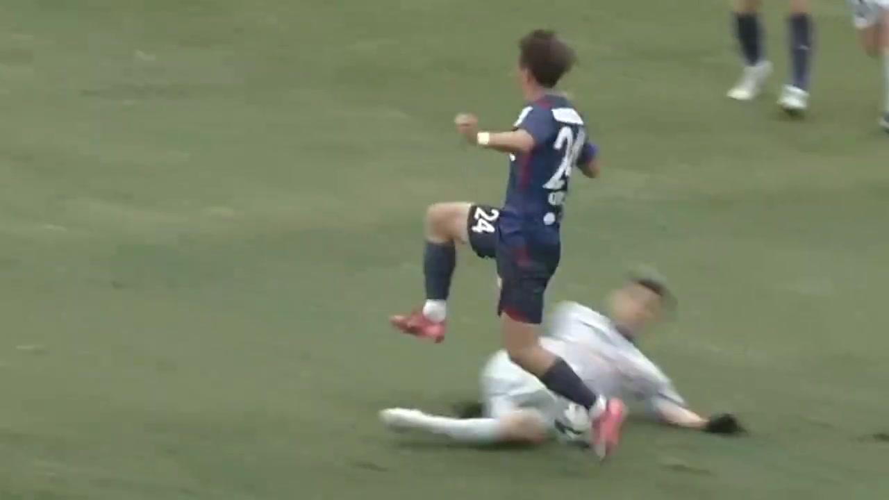 【五洲】58岁三浦知良J联赛中首发出战，比赛中倒地铲球很拼