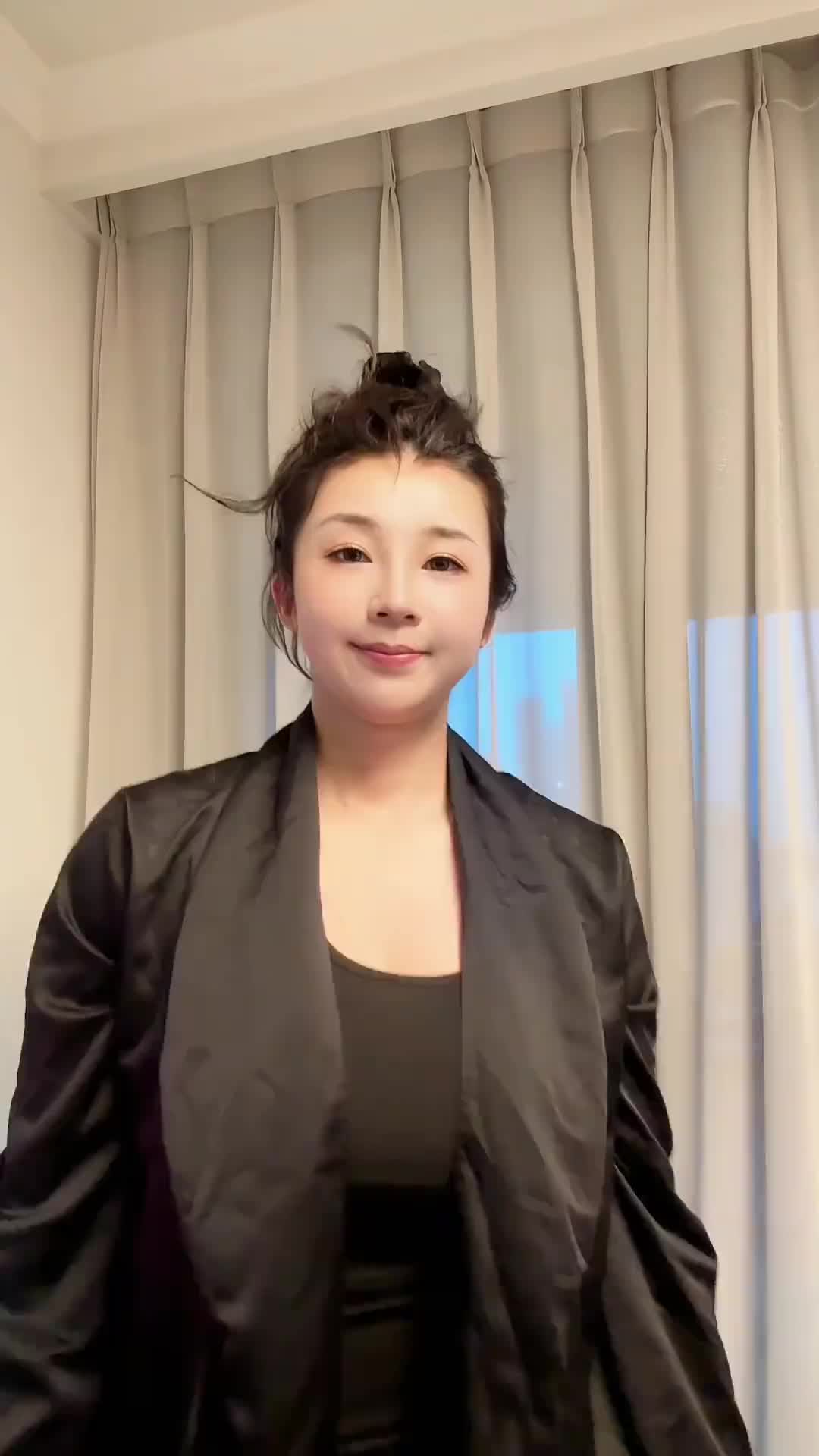 [球迷看点]源哥这大体格！张曼源晒手搓颜料转场视频：80kg