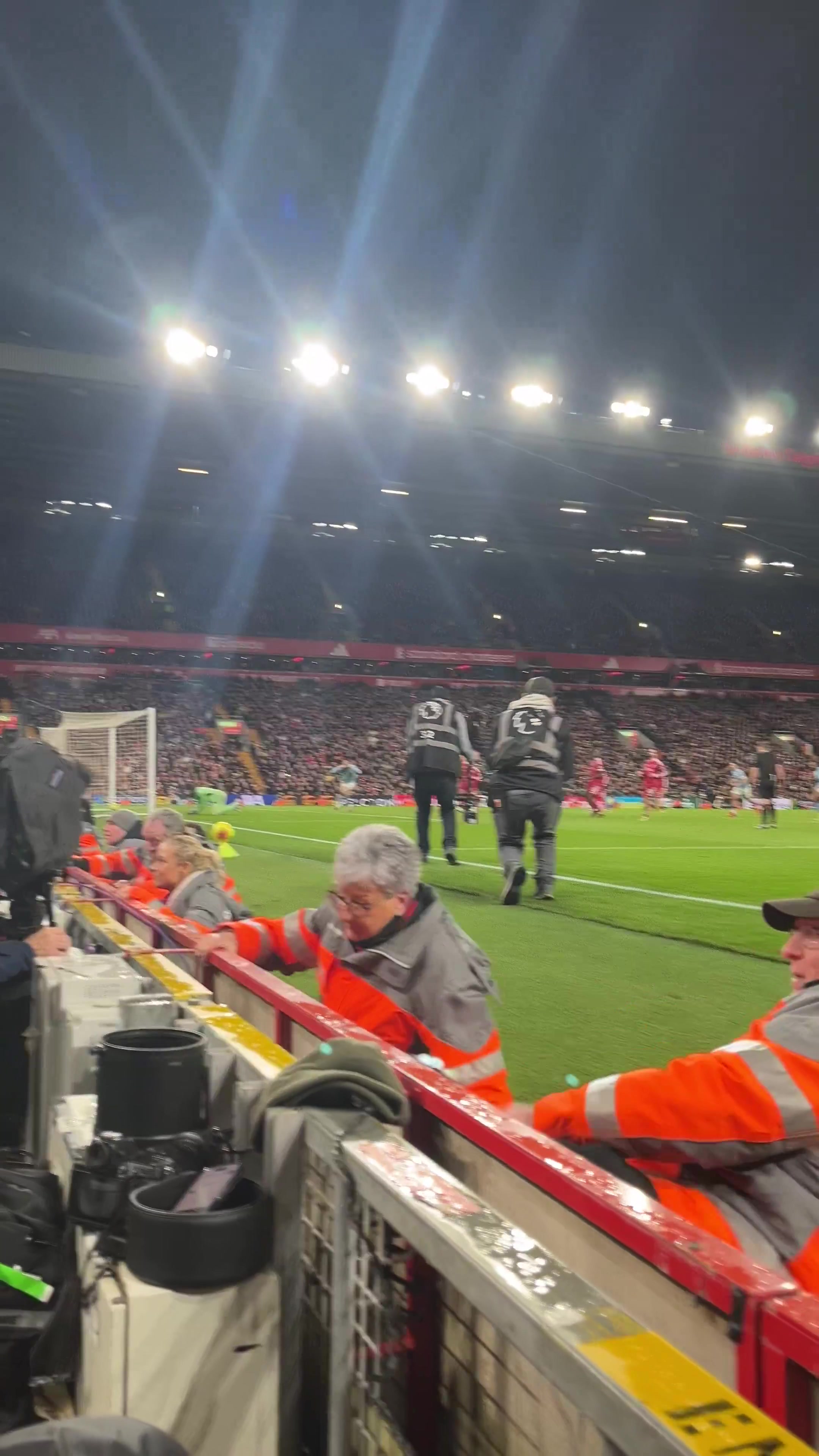 [值得一看]激情脱衣庆祝！近距离感受哈兰德点球绝杀瞬间