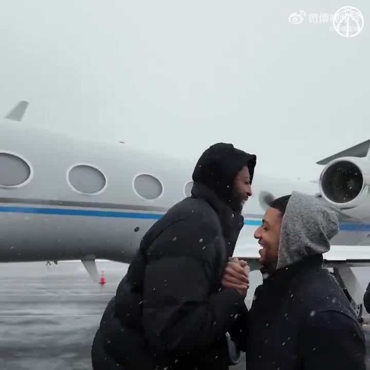 [视频/集锦]看起来真冷啊！浓眉抵达华盛顿，并参观球队更衣室