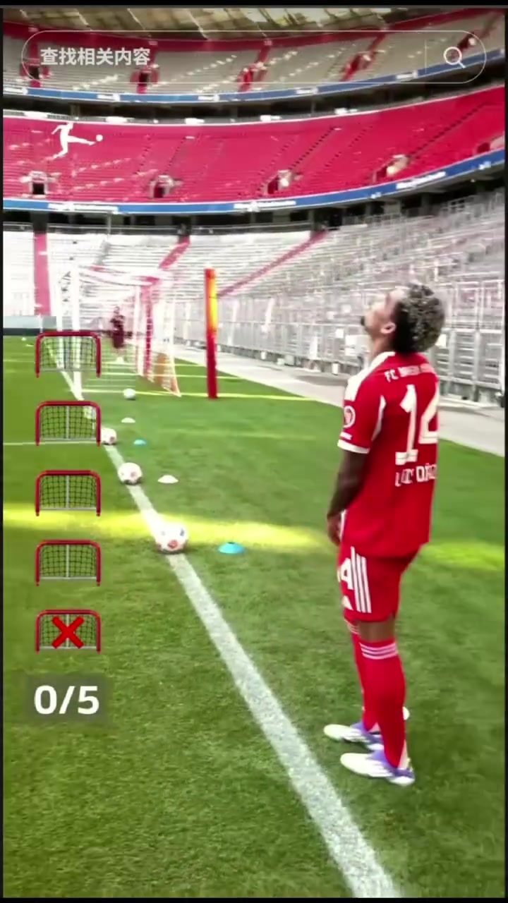 [推荐视频]被自己逗笑了！迪亚斯此前的零角度射门挑战！