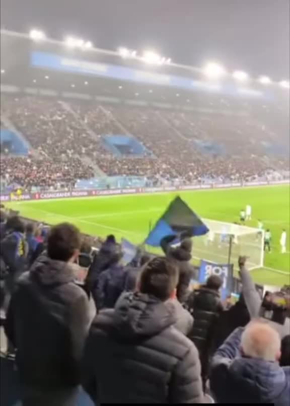 【集锦】蓝黑生涯首球！实拍：阿坎吉头槌破门，国米球迷看台一片