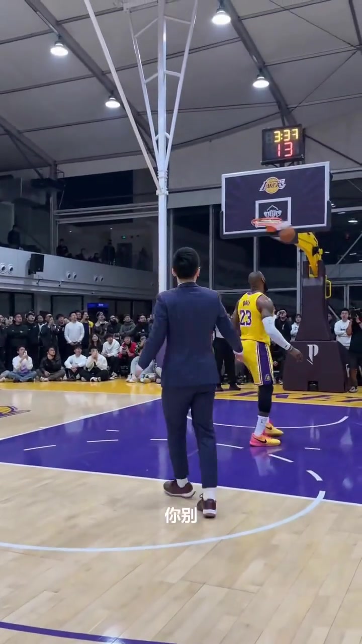 [球迷看点]现在的AI太能搞了 普通人都可以和NBA巨星1v