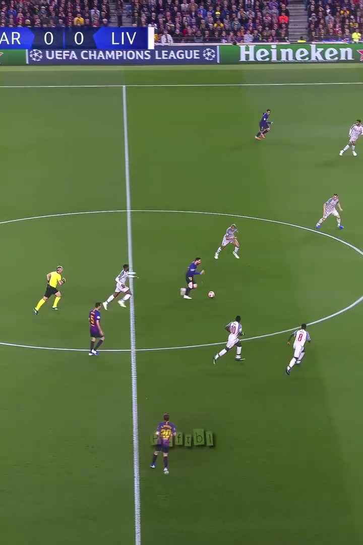 [巴塞罗那]艺术品！名场面：梅西应对利物浦的对抗依旧游刃有余