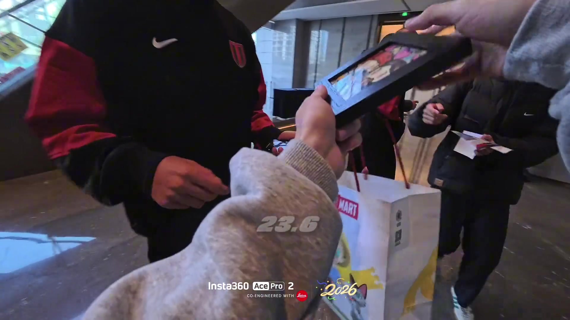 [集锦]球迷为韦世豪和他老婆画了一幅画，豪哥人正经不错的