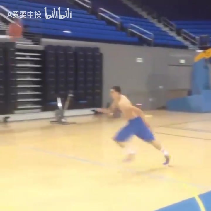 【视频】飘逸清脆，前所未有！拉文大学时期的扣篮训练！
