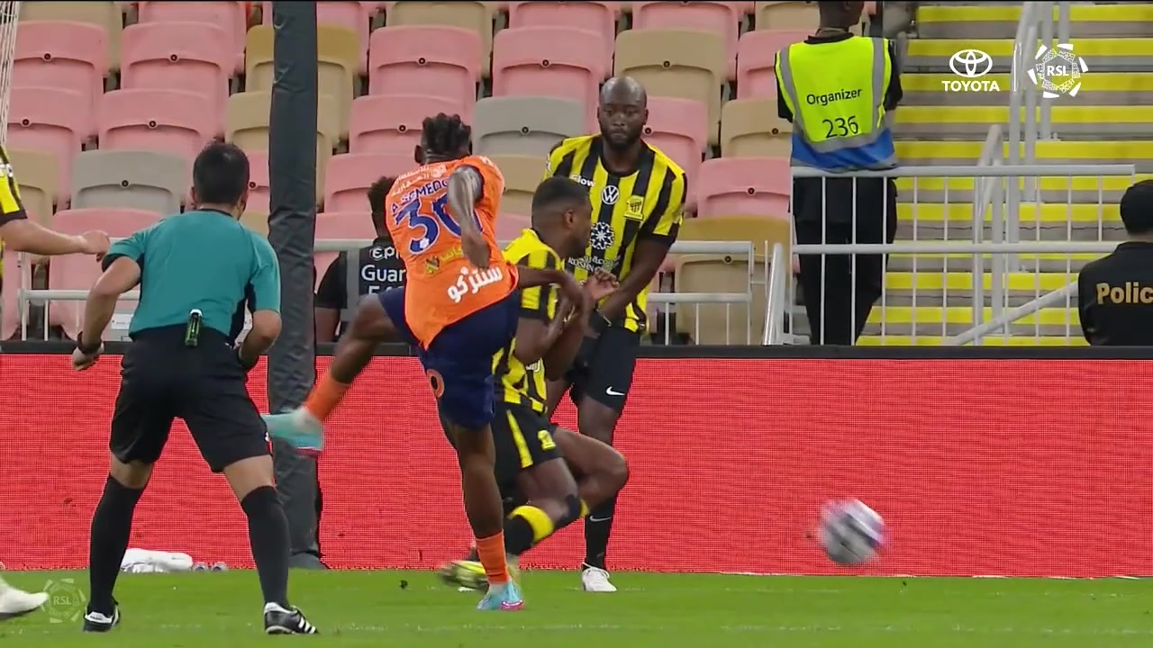 【集锦】沙特联-恩内斯里破门 吉达联合2-1费哈