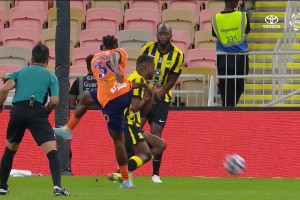 沙特联-恩内斯里破门 吉达联合2-1费哈