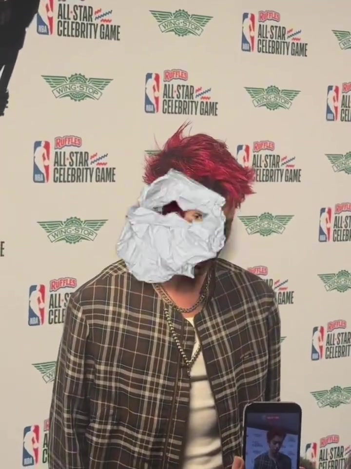 【球迷看点】一头红发相当惹眼！王鹤棣第三次参加NBA全明星名