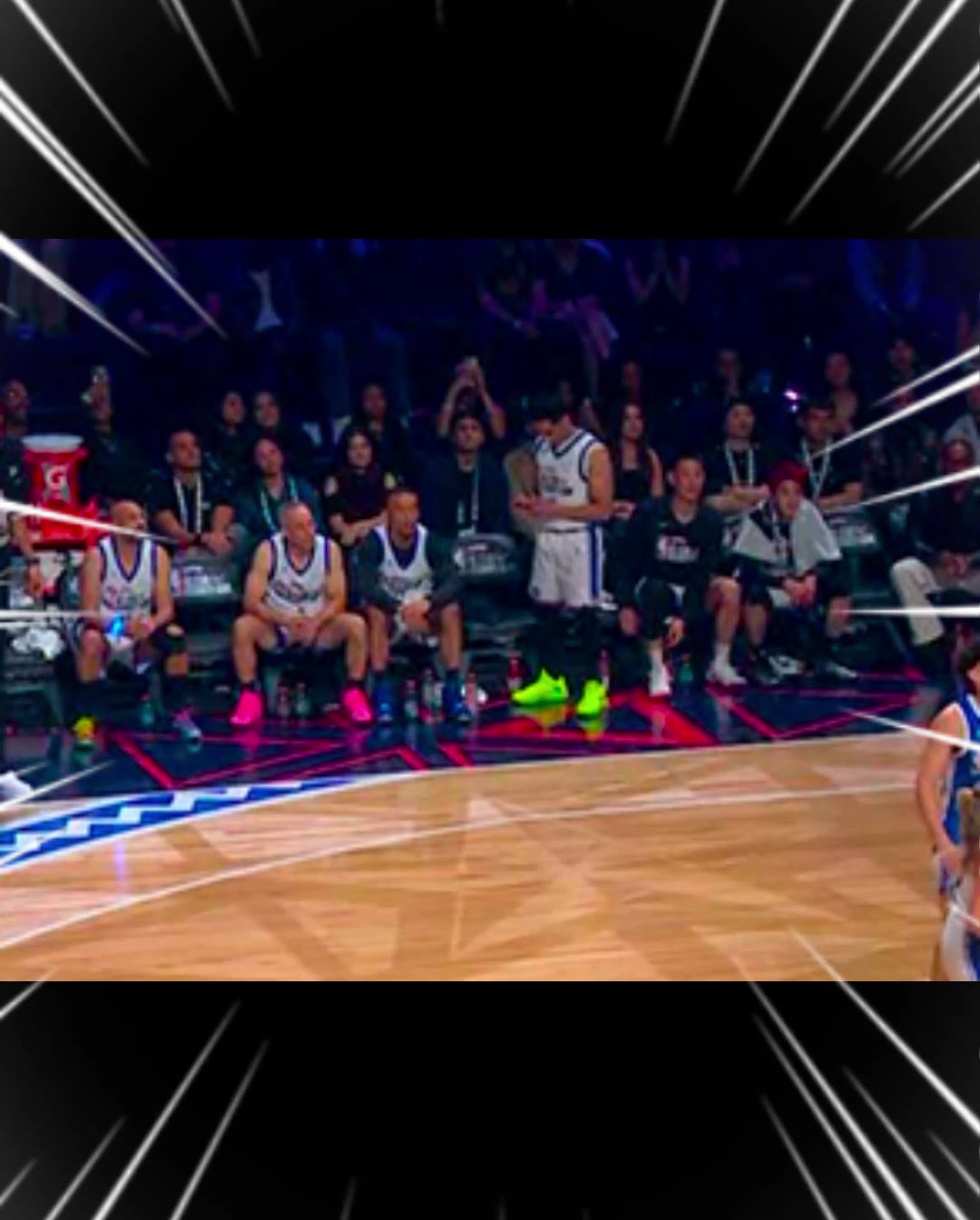 【视频】错过拉文报销新闻Shams在名人赛板凳席偷看手机！