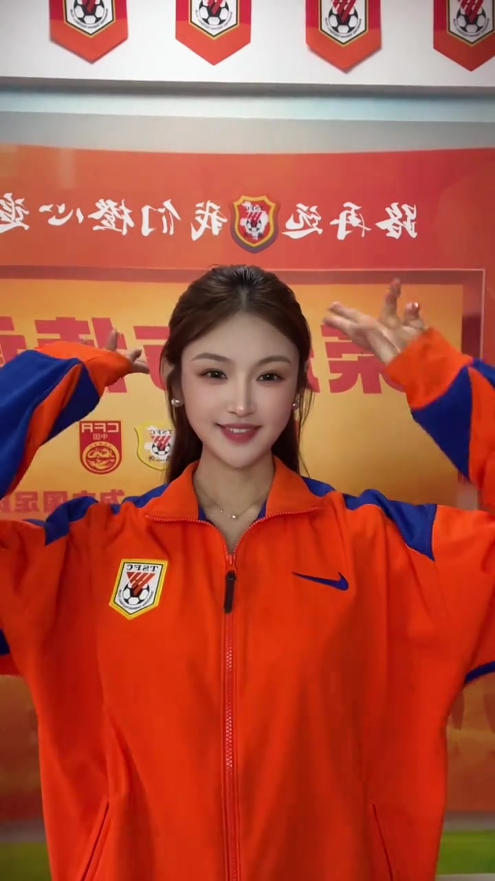[中超]球衣美人更美！山东泰山队新款外套就是好看