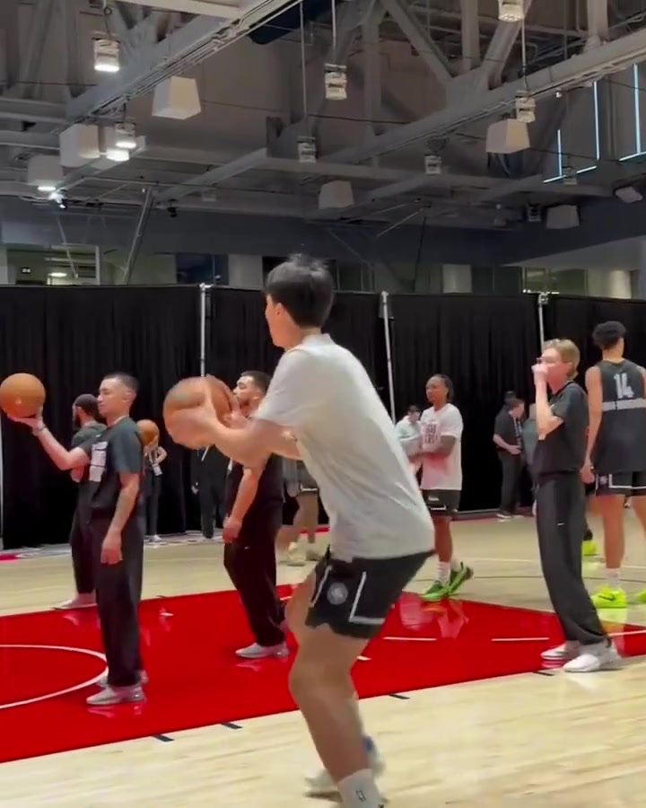 【推荐视频】今天会有怎样的表现？杨瀚森积极训练备战新秀赛，屡