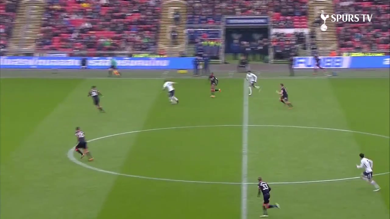 【德甲】骗你的，其实我是组织核心！凯恩热刺时期让人叹为观止的传球！