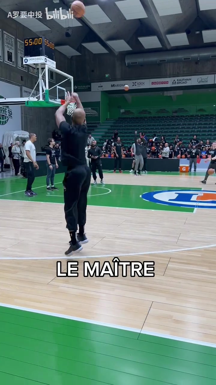 【集锦】把文班当控卫教！名场面：保罗指导文班外线投篮技术！