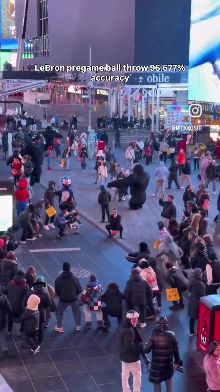  [推荐]老詹湖人赛前仪式太魔性了已经到了街头都有人模仿的地步！