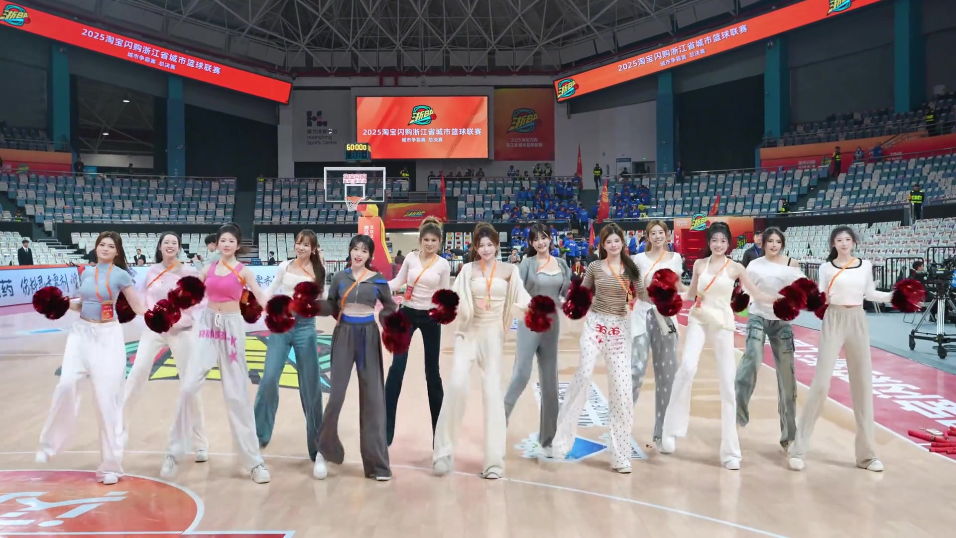 浙江美女啦啦队：这么多“女朋友”，祝大家情人节快乐喔