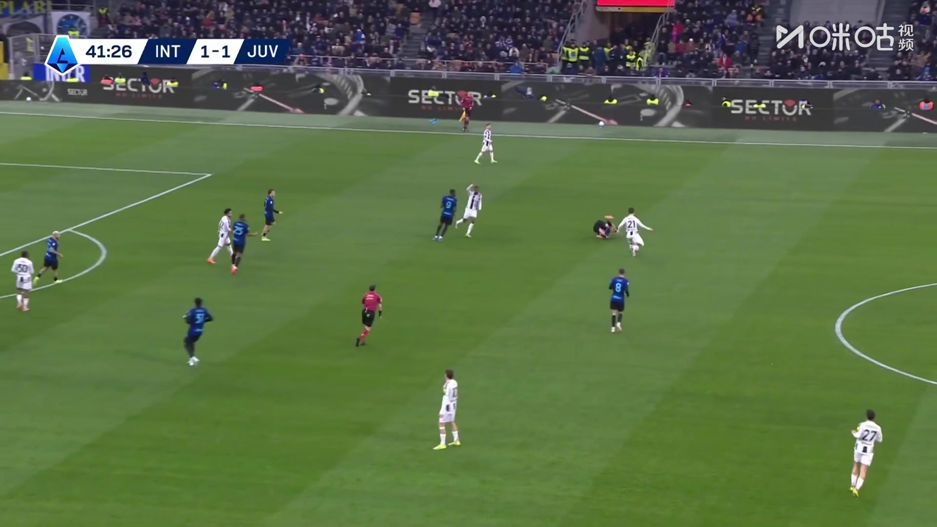 风云突变！卡卢卢拉倒巴斯托尼，两黄变一红被罚下！