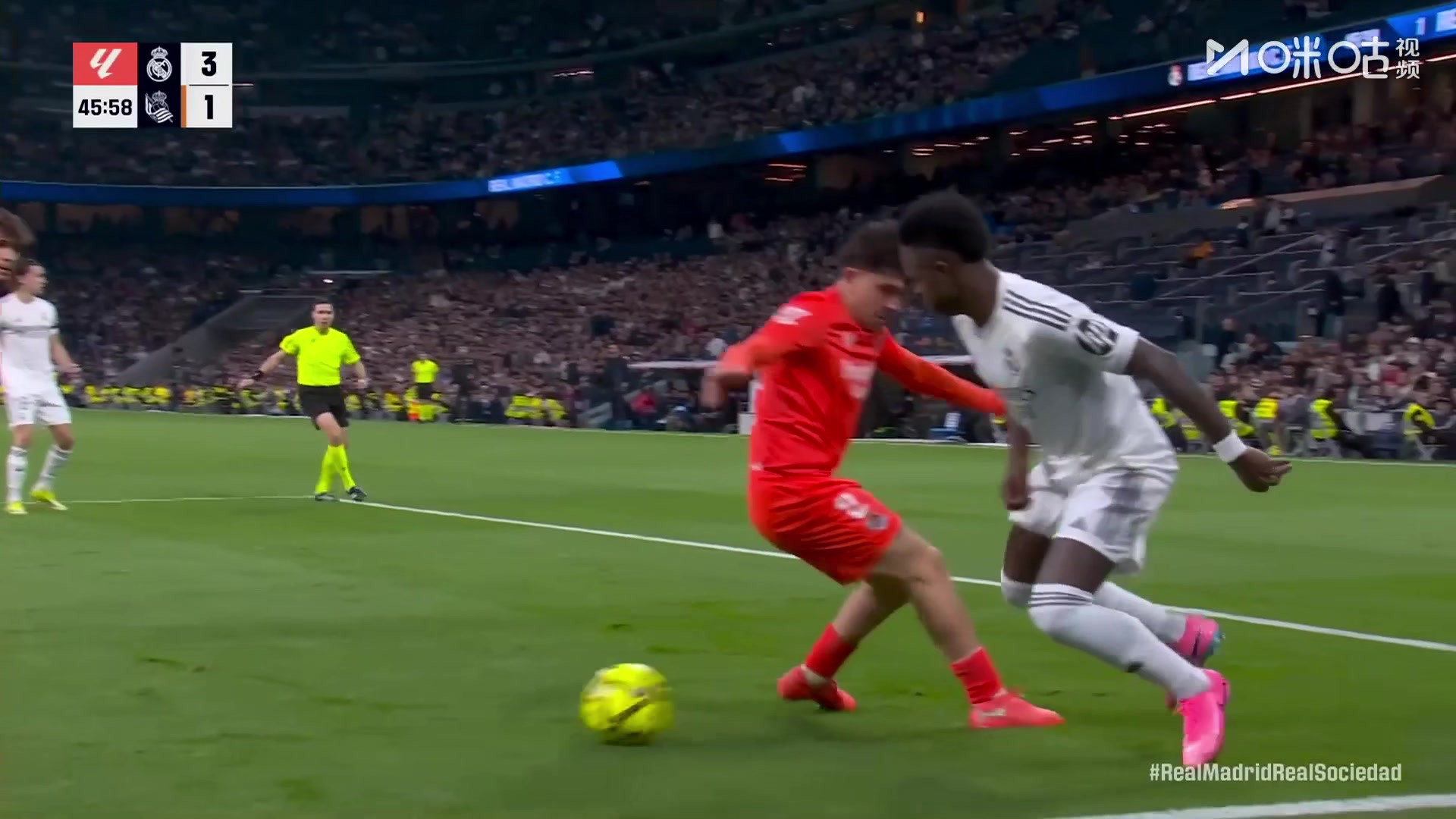 充满威胁！维尼修斯再被阿兰布鲁放倒造点，主罚命中梅开二度