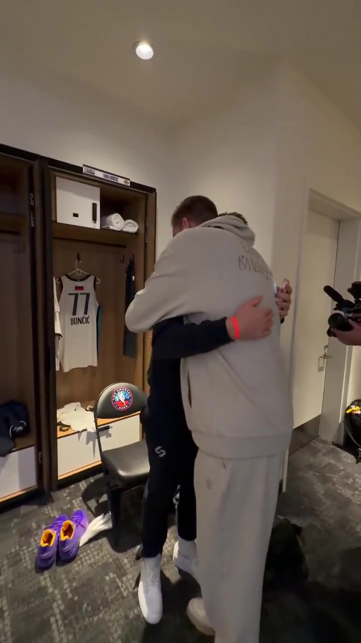 【瞬间剪辑视频】五十步笑百步⚾？约基奇调侃东契奇：瞧瞧你现在