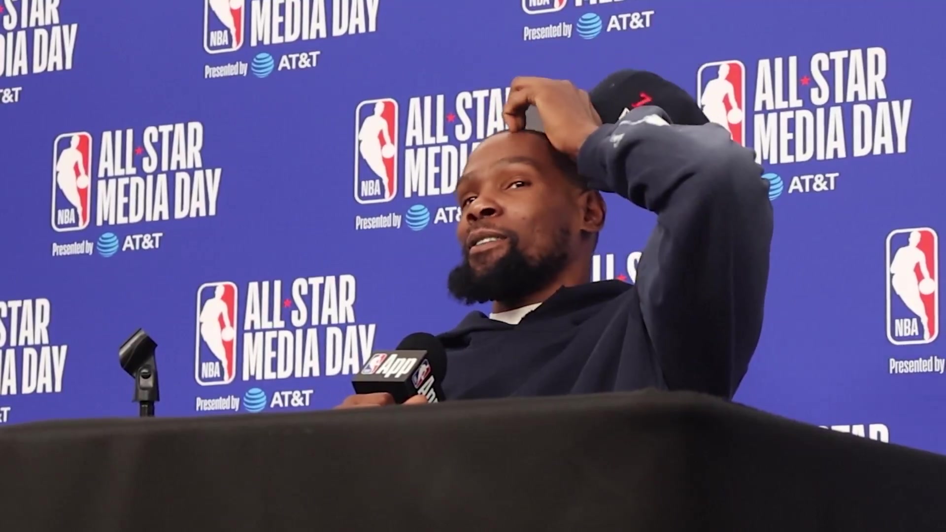 [体育视频]舍得吗？记者让杜兰特在推特和电子游戏中放弃一个，KD选了推特