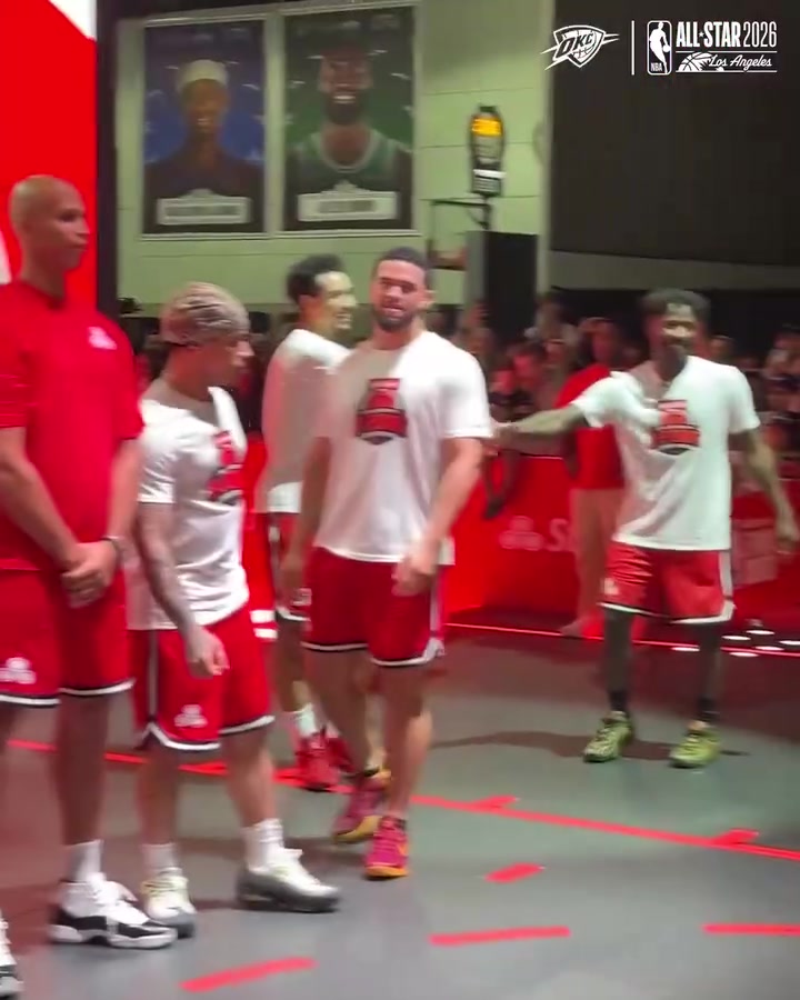 [视频]炸鱼来了？麦凯恩轻松赢得名人三分赛的冠军！