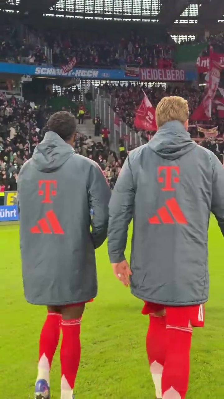 [精彩剪辑]新春快乐！拜仁球员的赛后谢场！