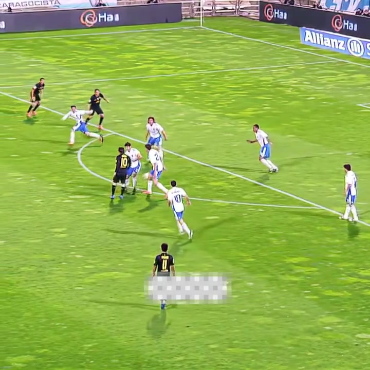 [足球]不是，这球能传出去的？梅西当年这记手术刀直塞，真的太