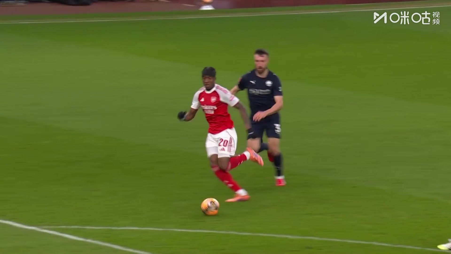 阿森纳领先！埃泽手术刀直塞，马杜埃凯推射远角得手