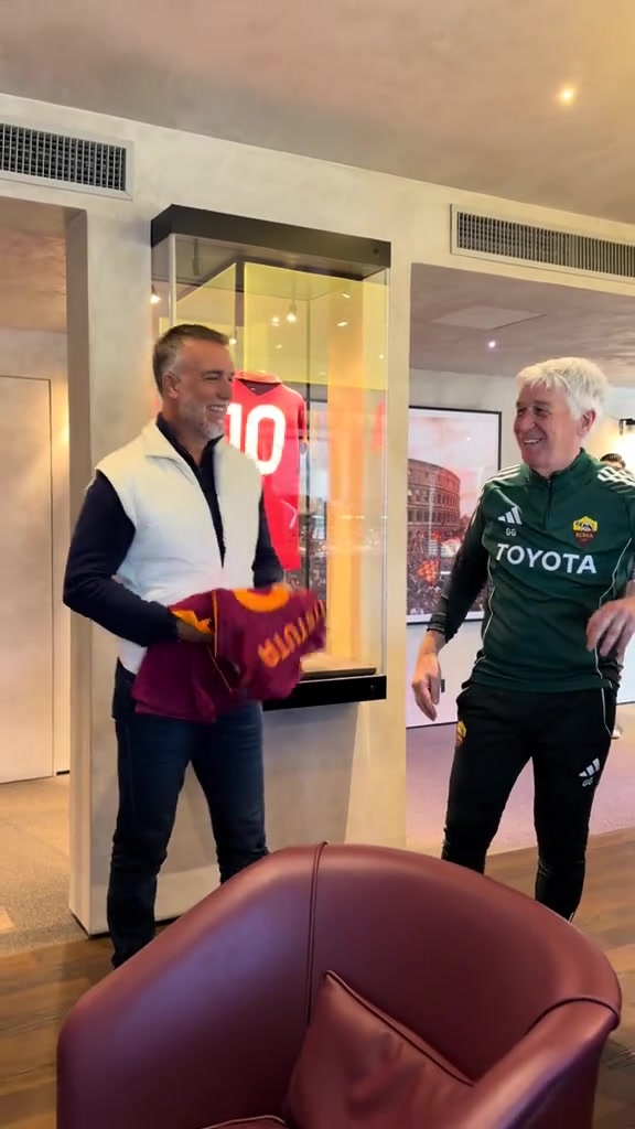 [推荐]昔日战神也已两鬓斑白！巴蒂斯图塔造访老东家罗马俱乐部