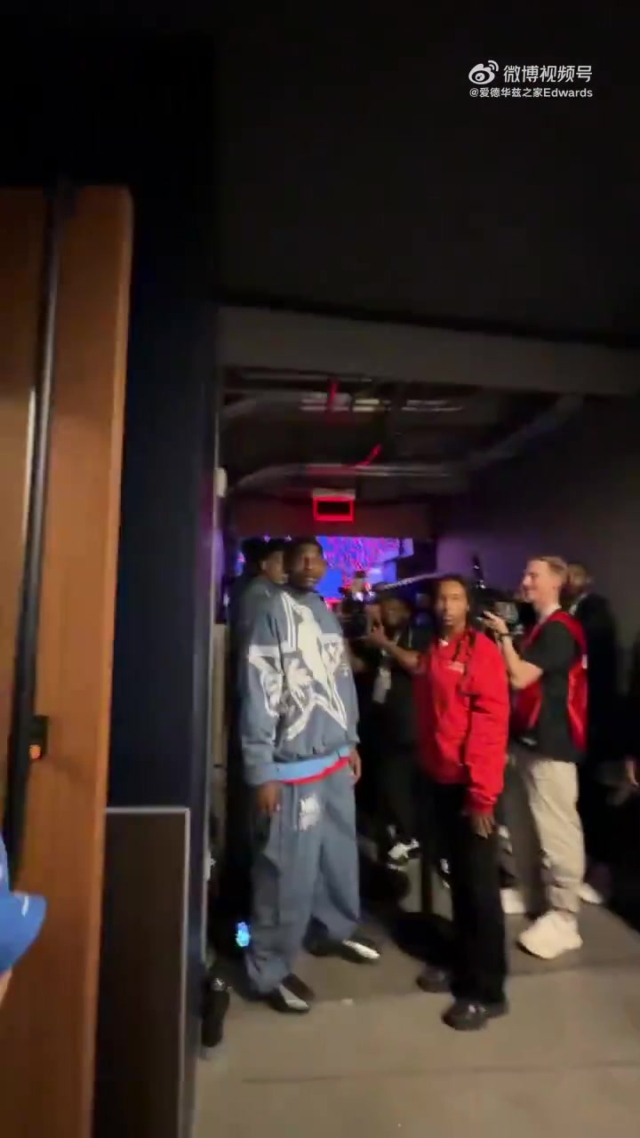 【赛场视频】全⭐明星赛前文班对华子放下狠话：我会盯防你！华子