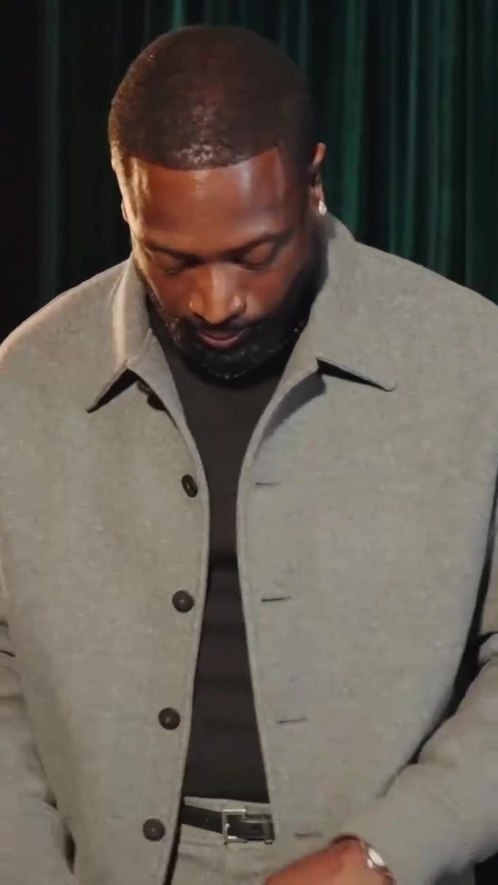 【比赛故事】型男上线！韦德最新的时尚穿搭！祝大⚾家✌️新春快乐！