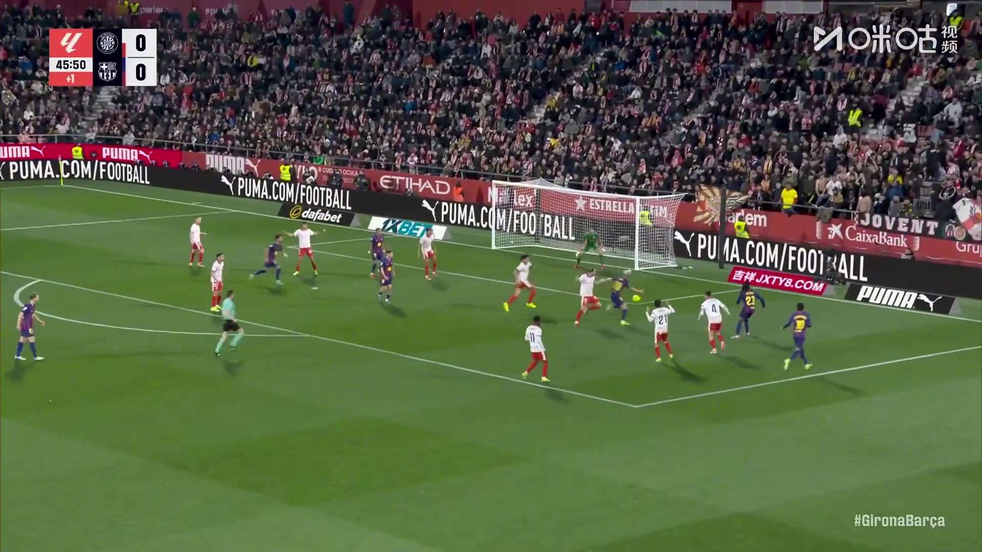 可惜啊！奥尔莫禁区内造点，亚马尔主罚点球打在立柱上